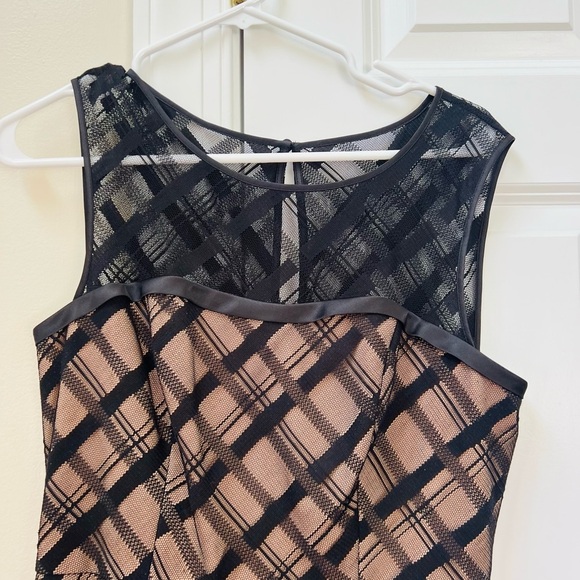 Gorgeous like new black lace Adrianna Papell size 6 black and cream dress - Picture 3 of 7